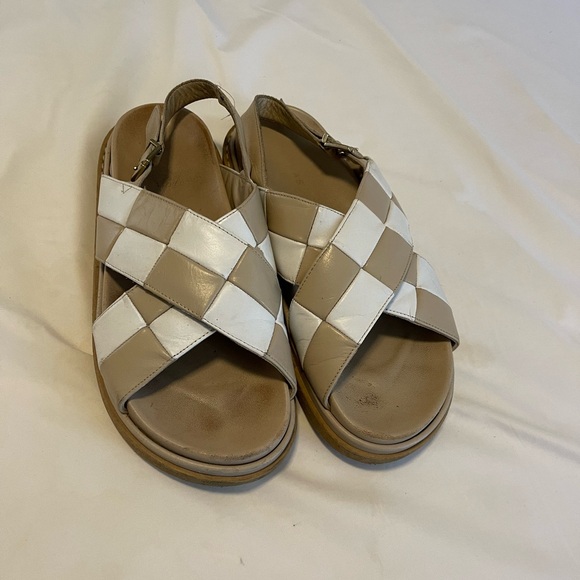ALOHAS chunky checkered sandals! 🤍🤎 - Picture 2 of 4